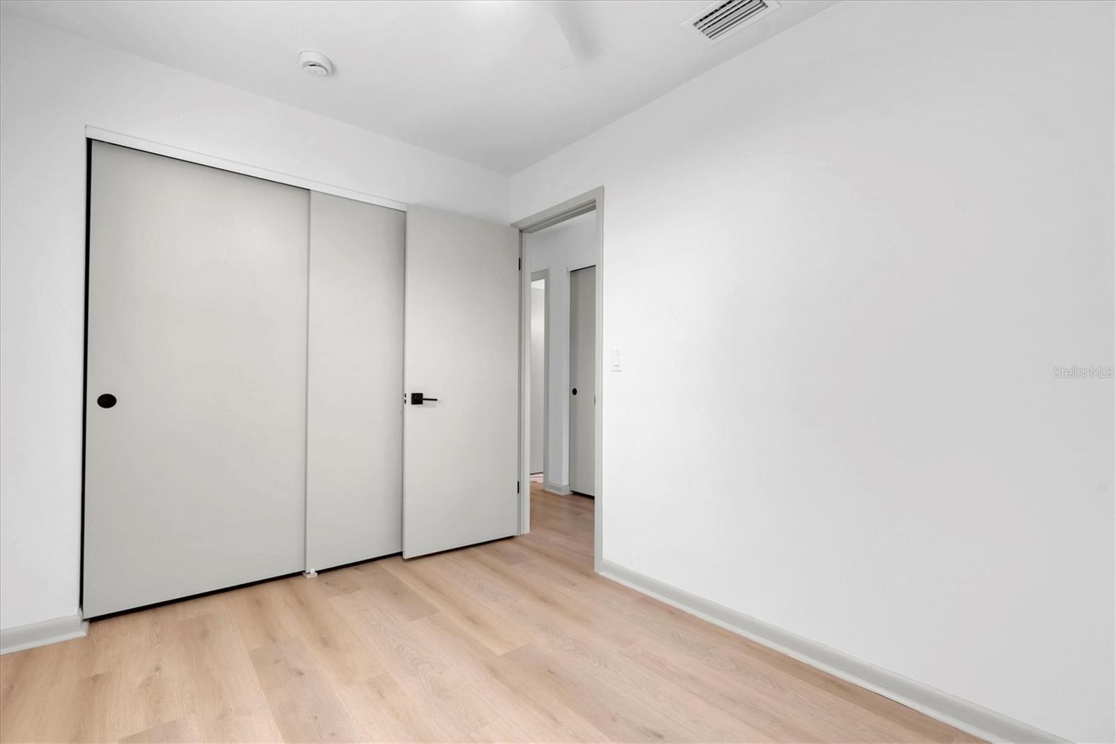 Listing photo id 14 for 1720 34th Avenue N