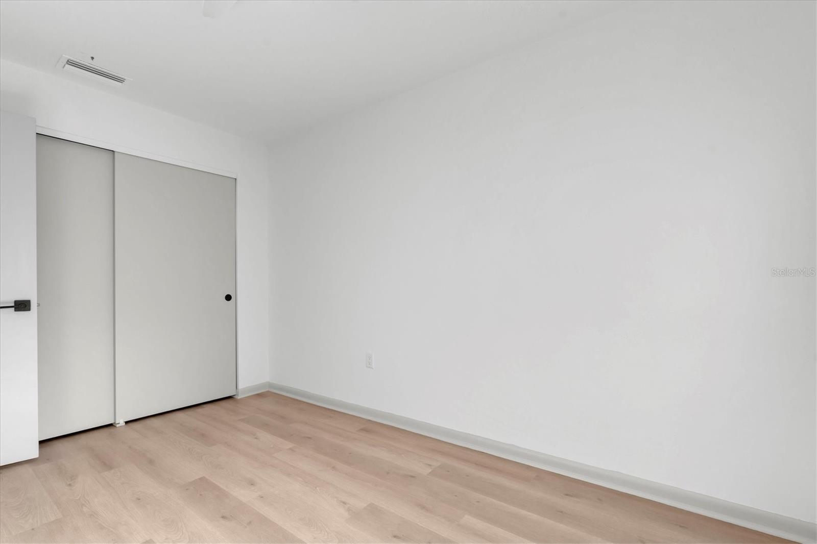 Listing photo id 16 for 1720 34th Avenue N