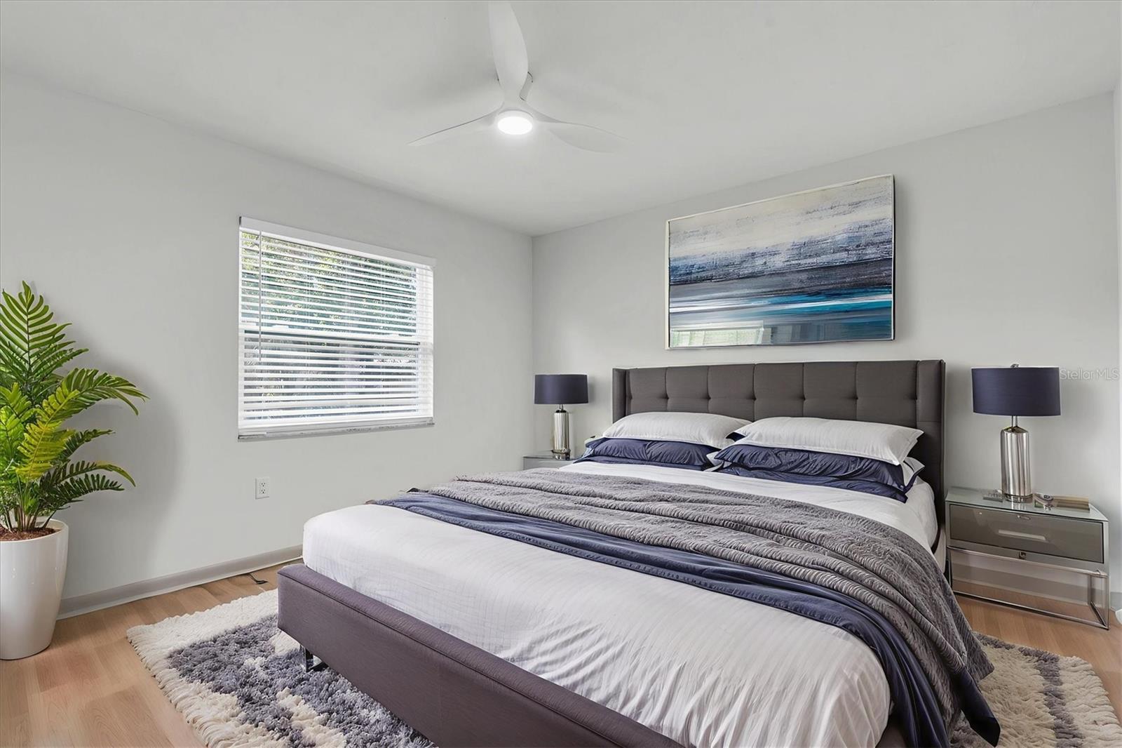 Listing photo id 17 for 1720 34th Avenue N