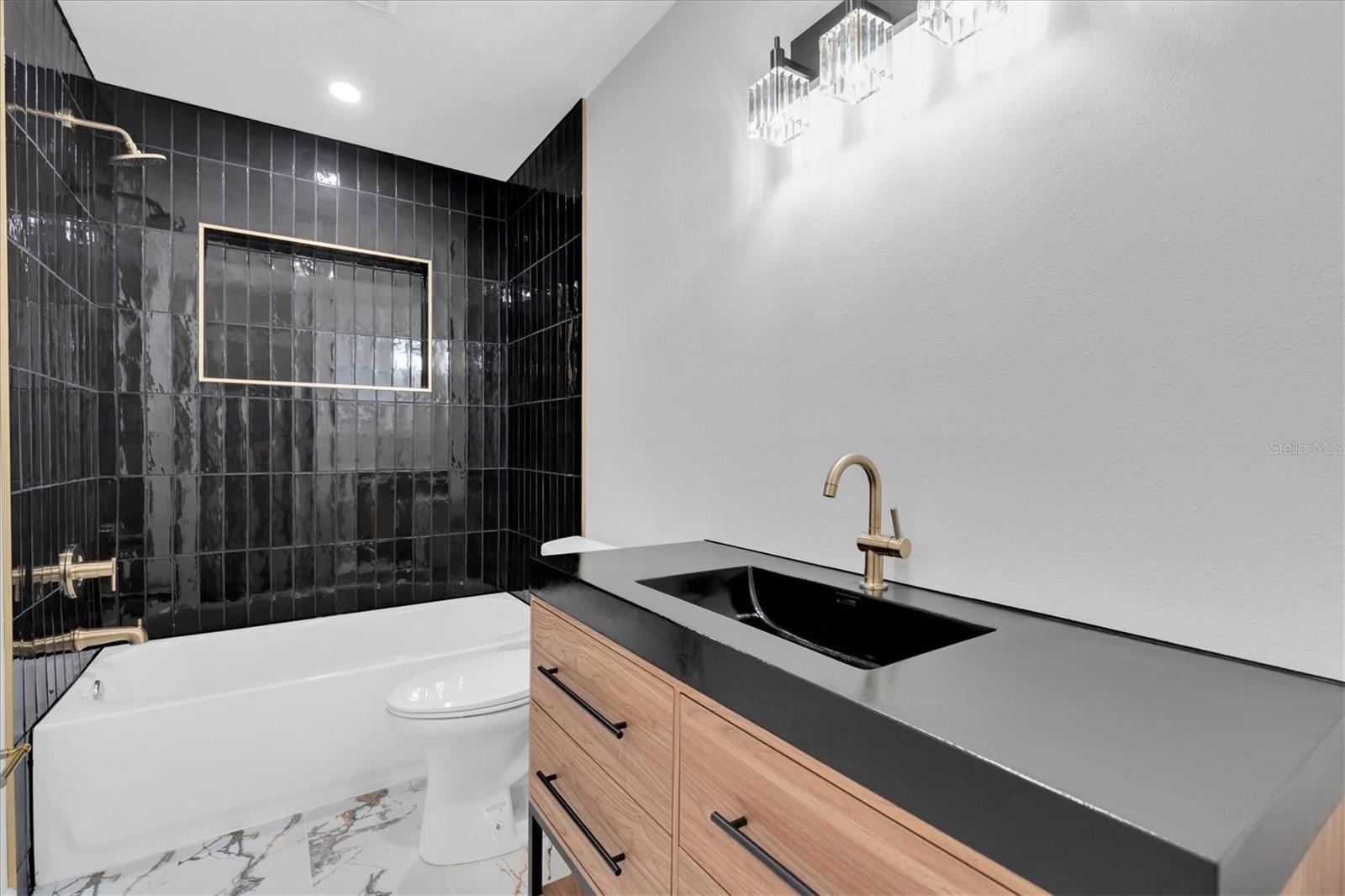 Listing photo id 19 for 1720 34th Avenue N