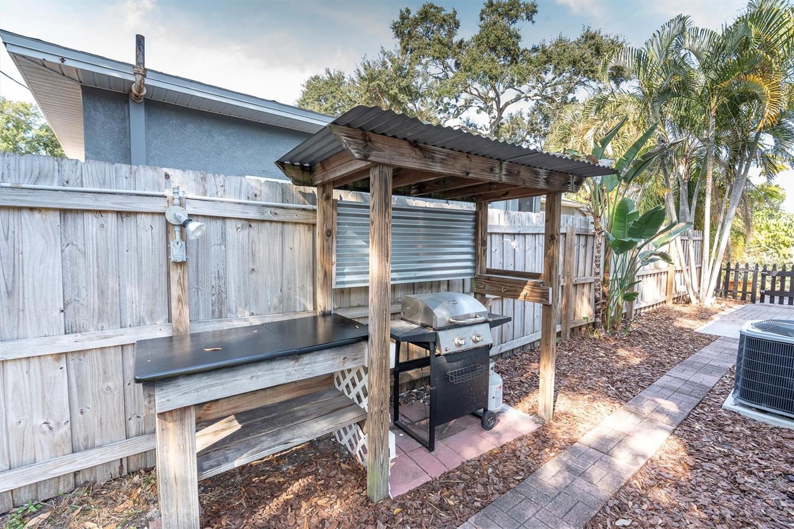 Listing photo id 21 for 1720 34th Avenue N