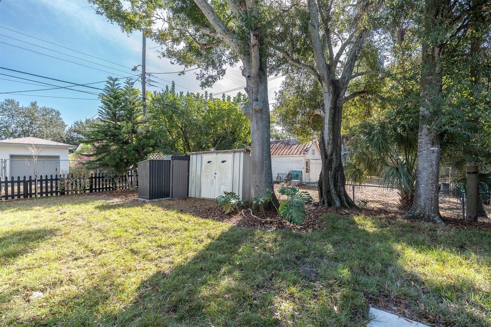 Listing photo id 23 for 1720 34th Avenue N