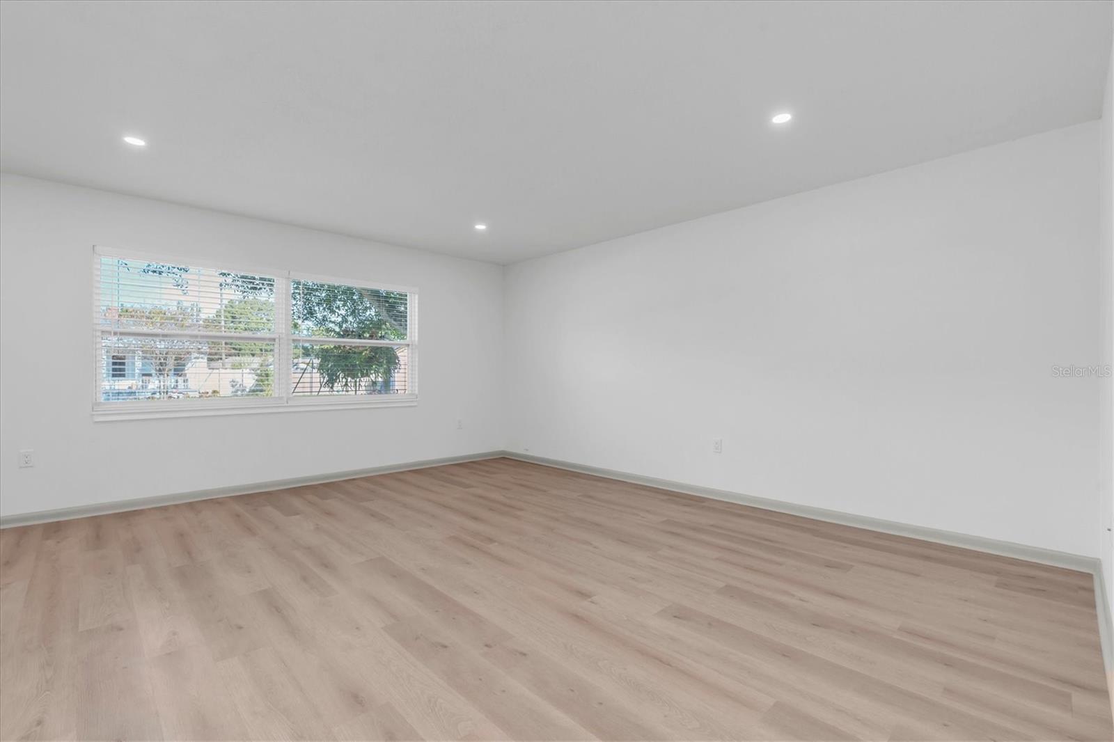 Listing photo id 5 for 1720 34th Avenue N