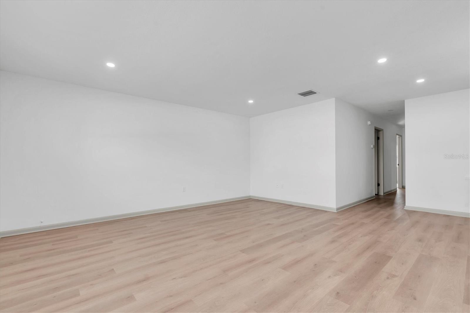 Listing photo id 6 for 1720 34th Avenue N