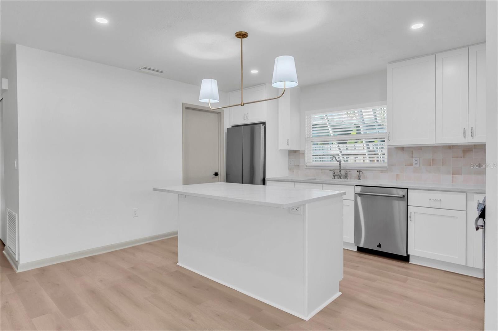 Listing photo id 7 for 1720 34th Avenue N