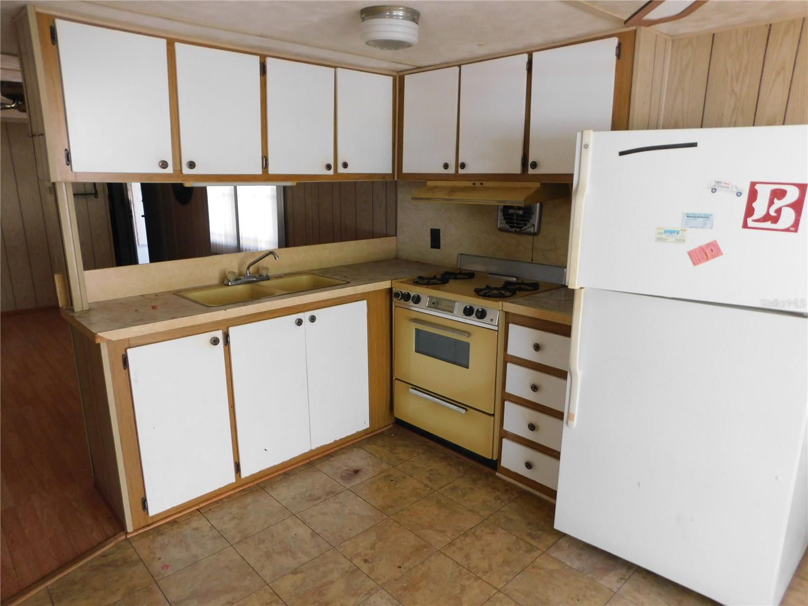 Listing photo id 4 for 34912 Hawkiowa Road