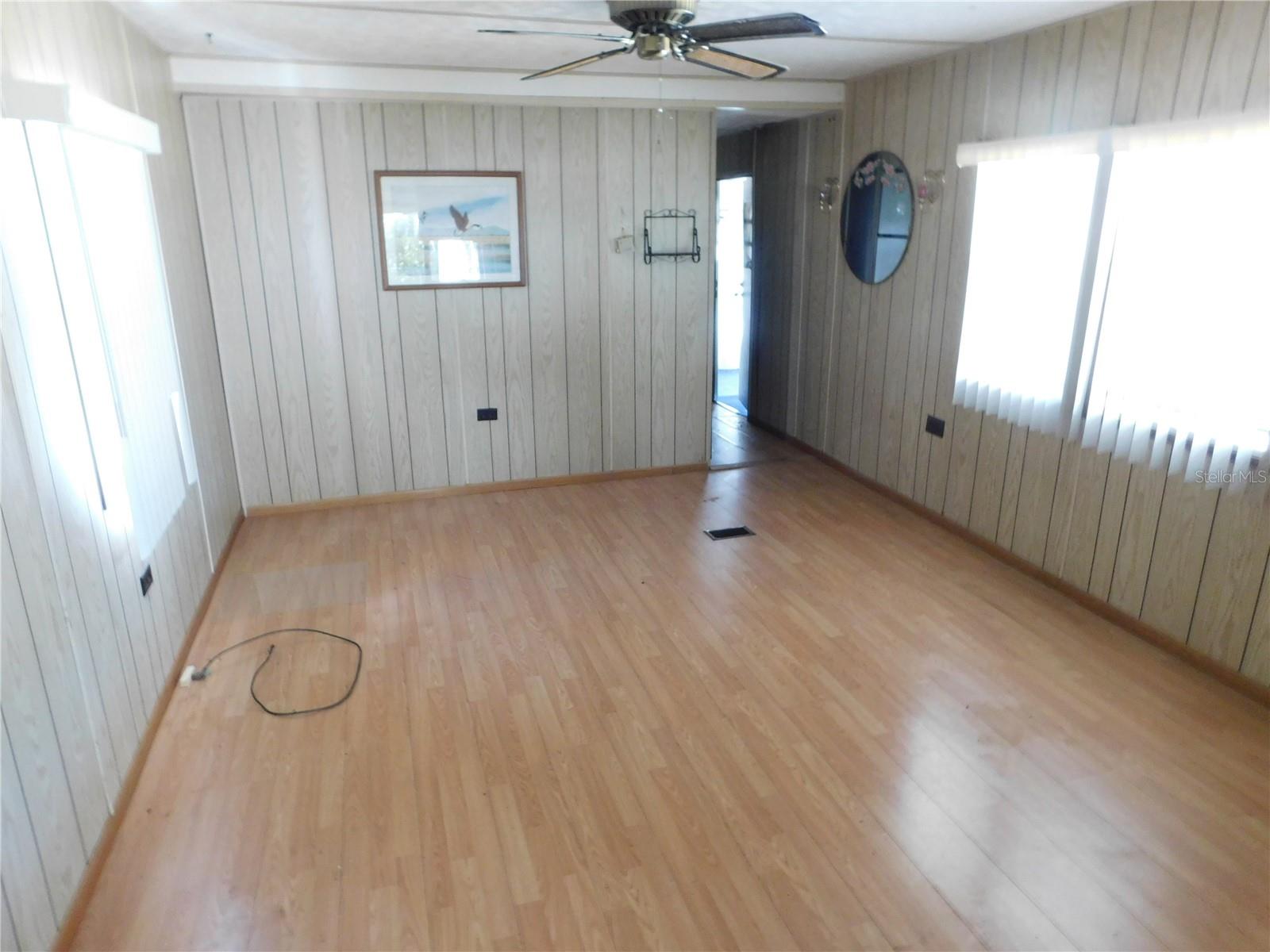 Listing photo id 5 for 34912 Hawkiowa Road