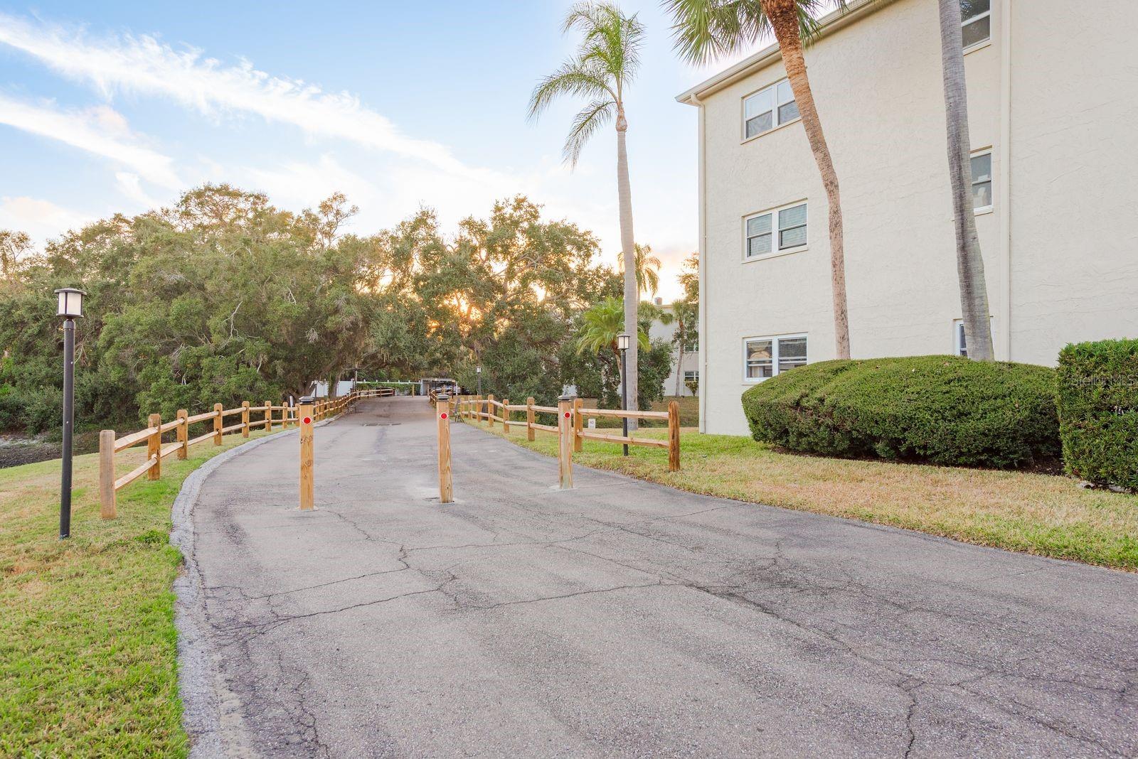 Image 23 of 27 For 952 Virginia Street 105