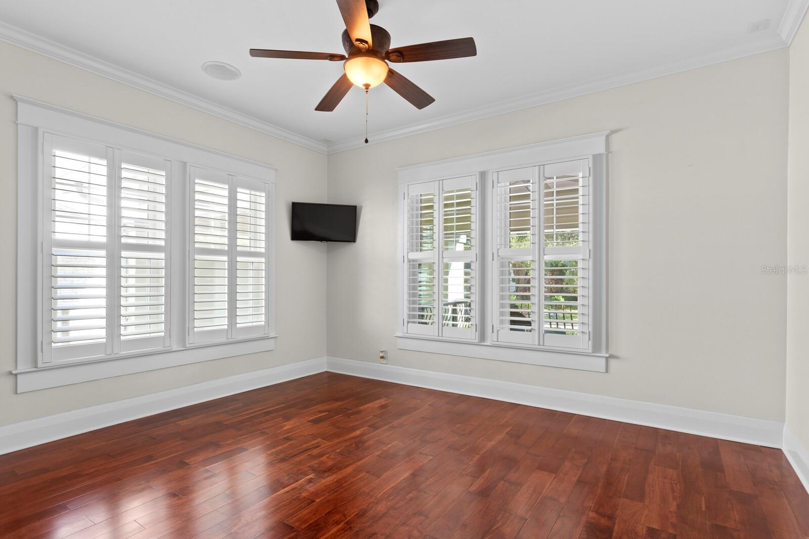 Listing photo id 14 for 1315 Moody Avenue