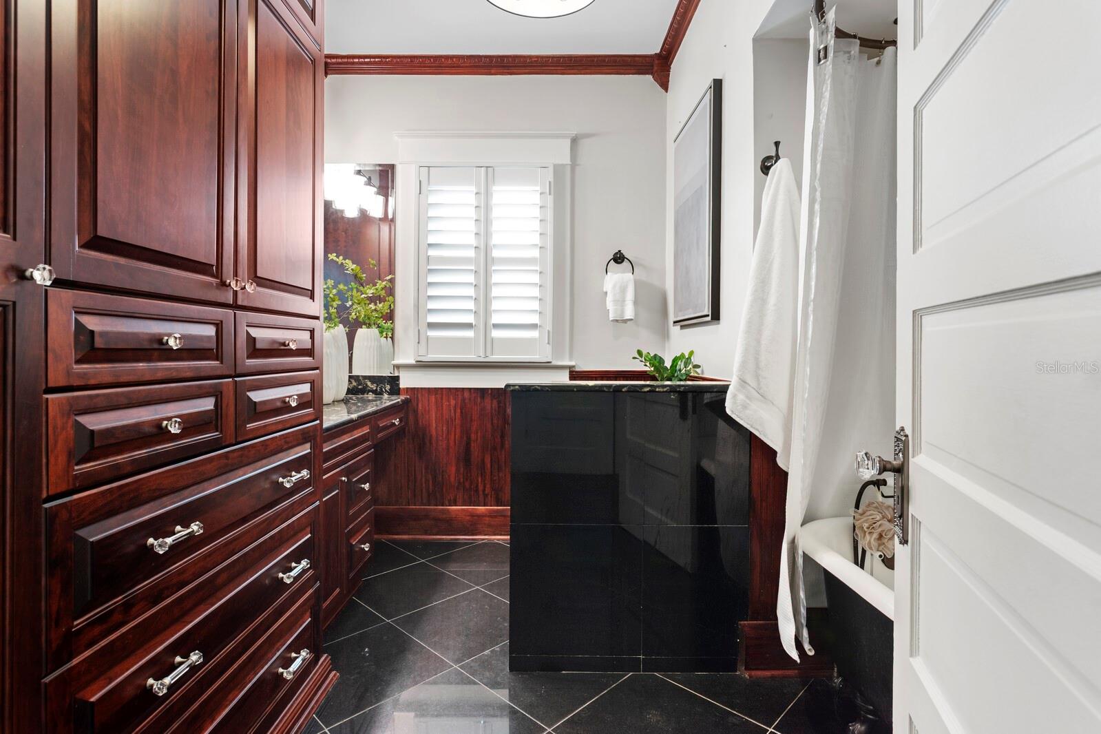 Listing photo id 16 for 1315 Moody Avenue