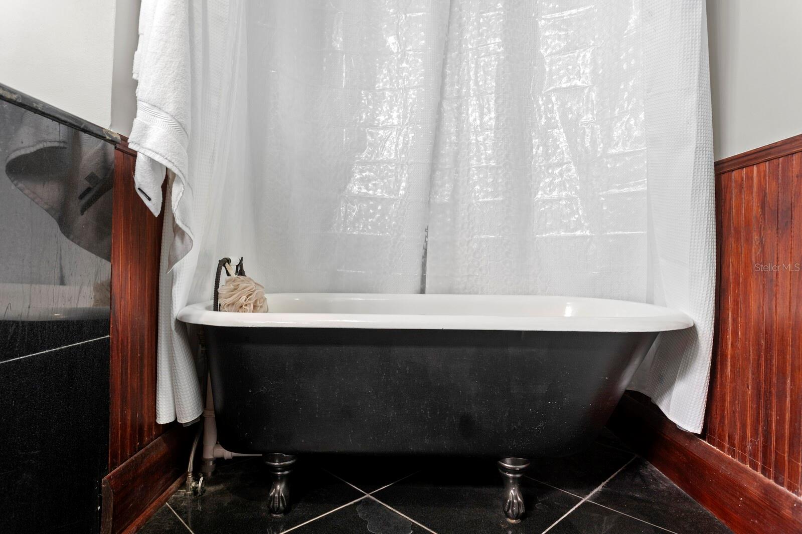 Listing photo id 17 for 1315 Moody Avenue