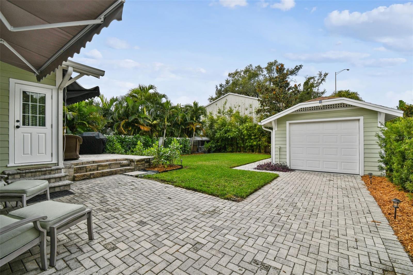 Listing photo id 28 for 1315 Moody Avenue