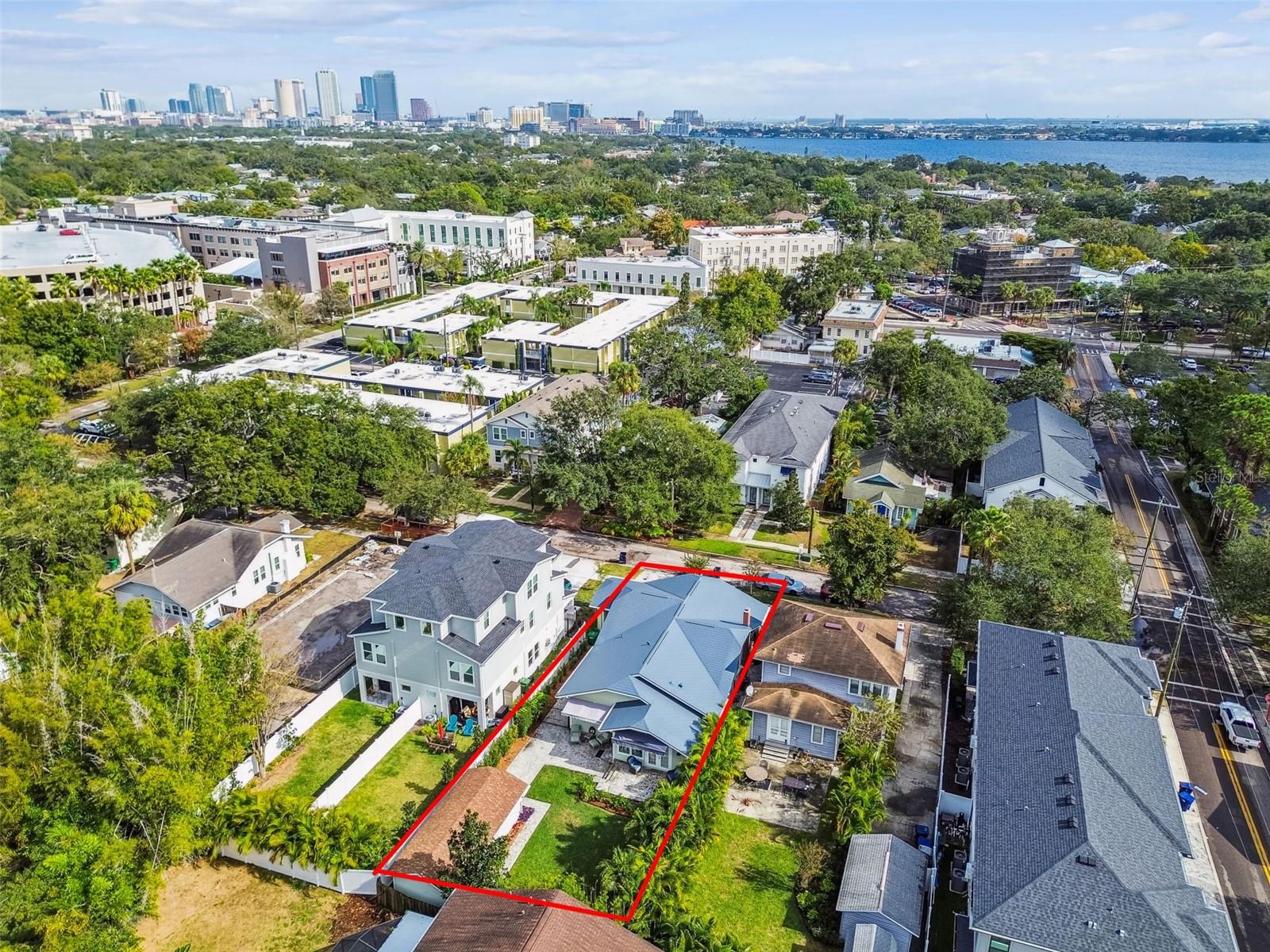 Listing photo id 36 for 1315 Moody Avenue