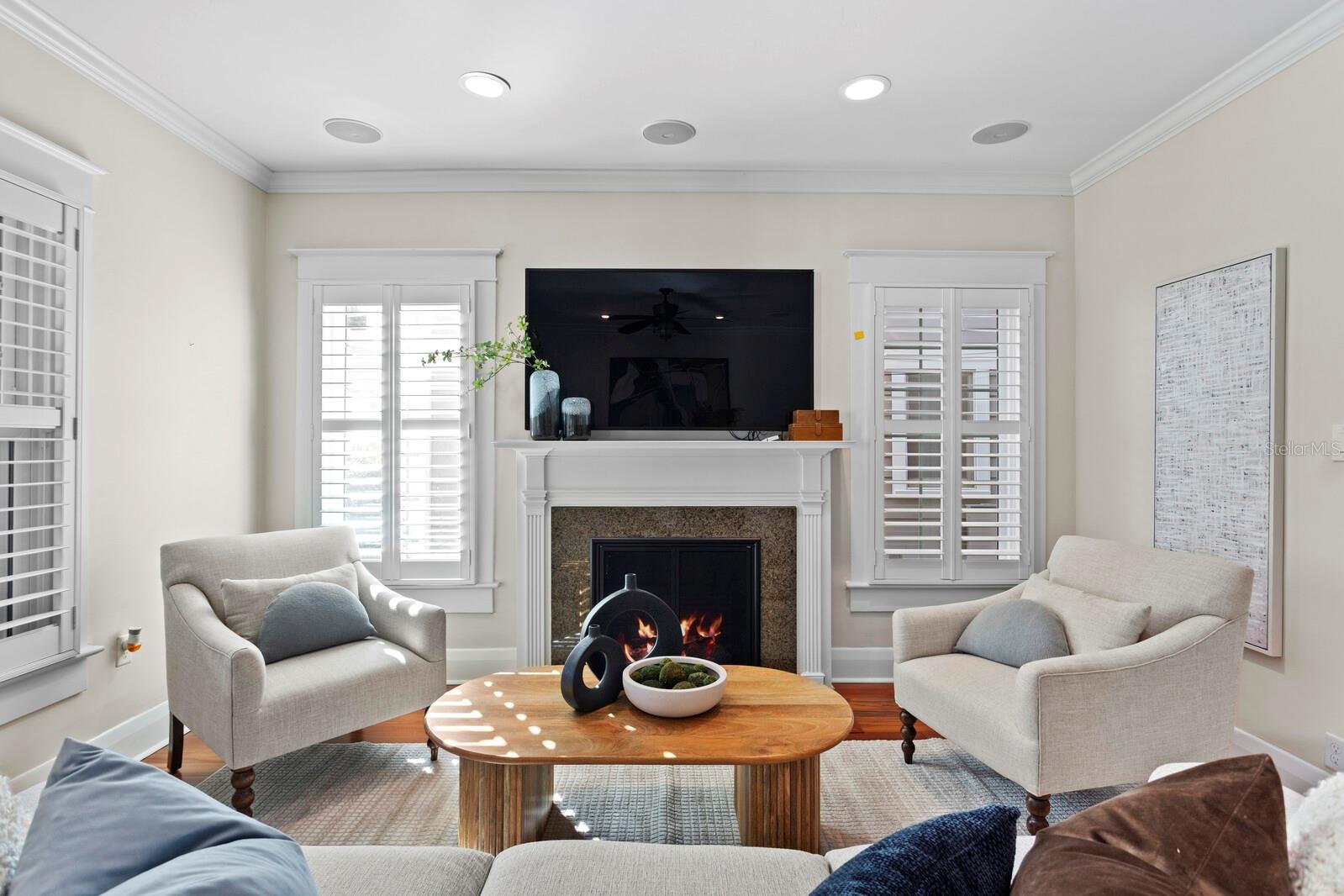 Listing photo id 2 for 1315 Moody Avenue