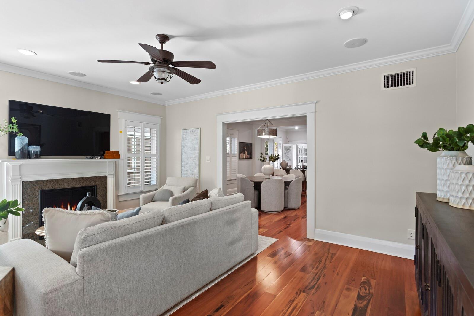 Listing photo id 3 for 1315 Moody Avenue