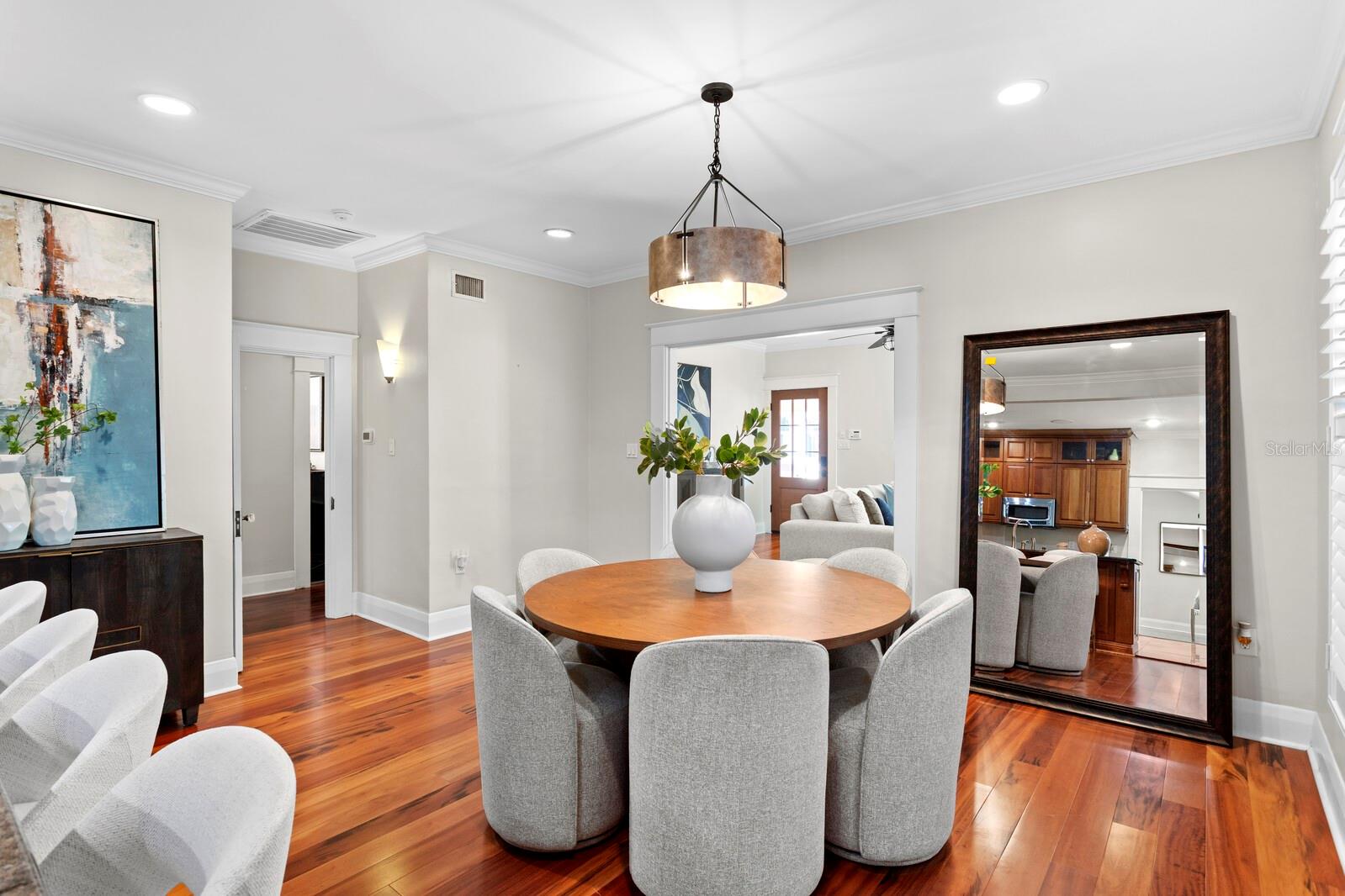 Listing photo id 4 for 1315 Moody Avenue