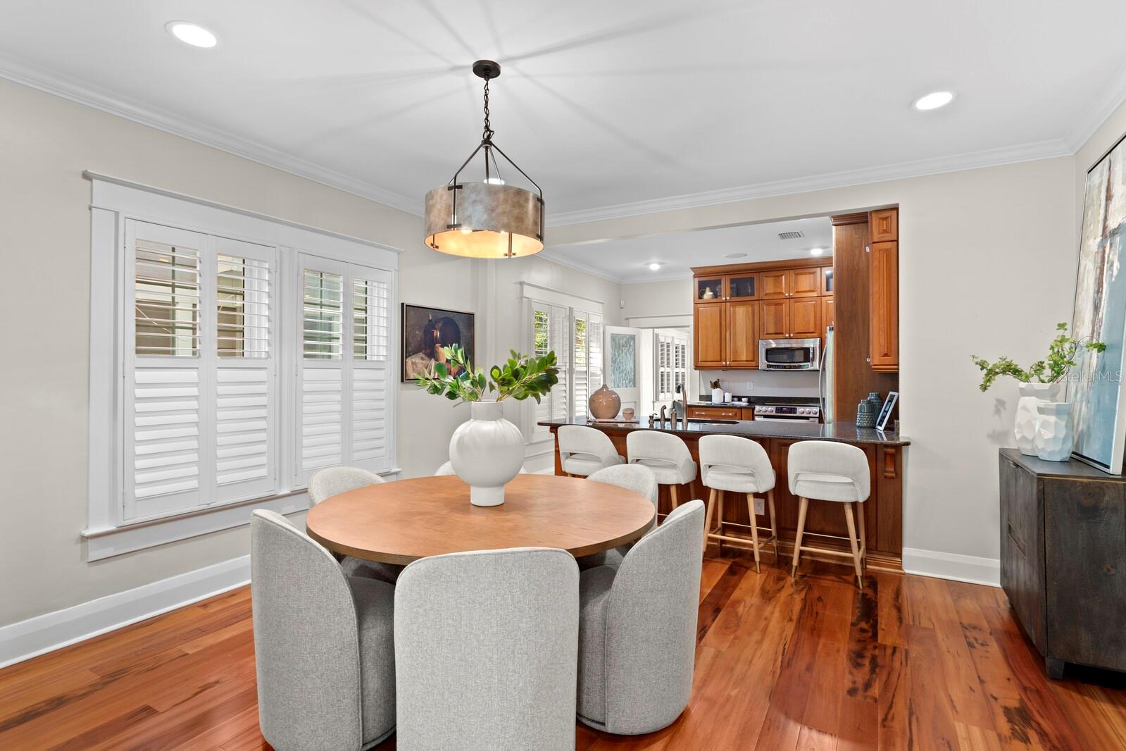 Listing photo id 5 for 1315 Moody Avenue