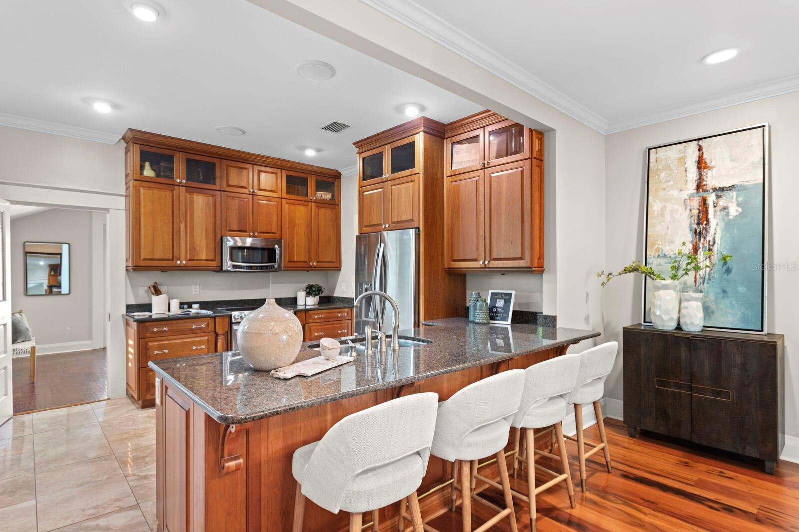 Listing photo id 6 for 1315 Moody Avenue