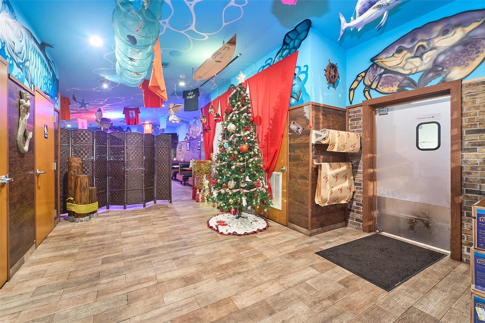 Image 15 of 33 For 704 Brandon Boulevard