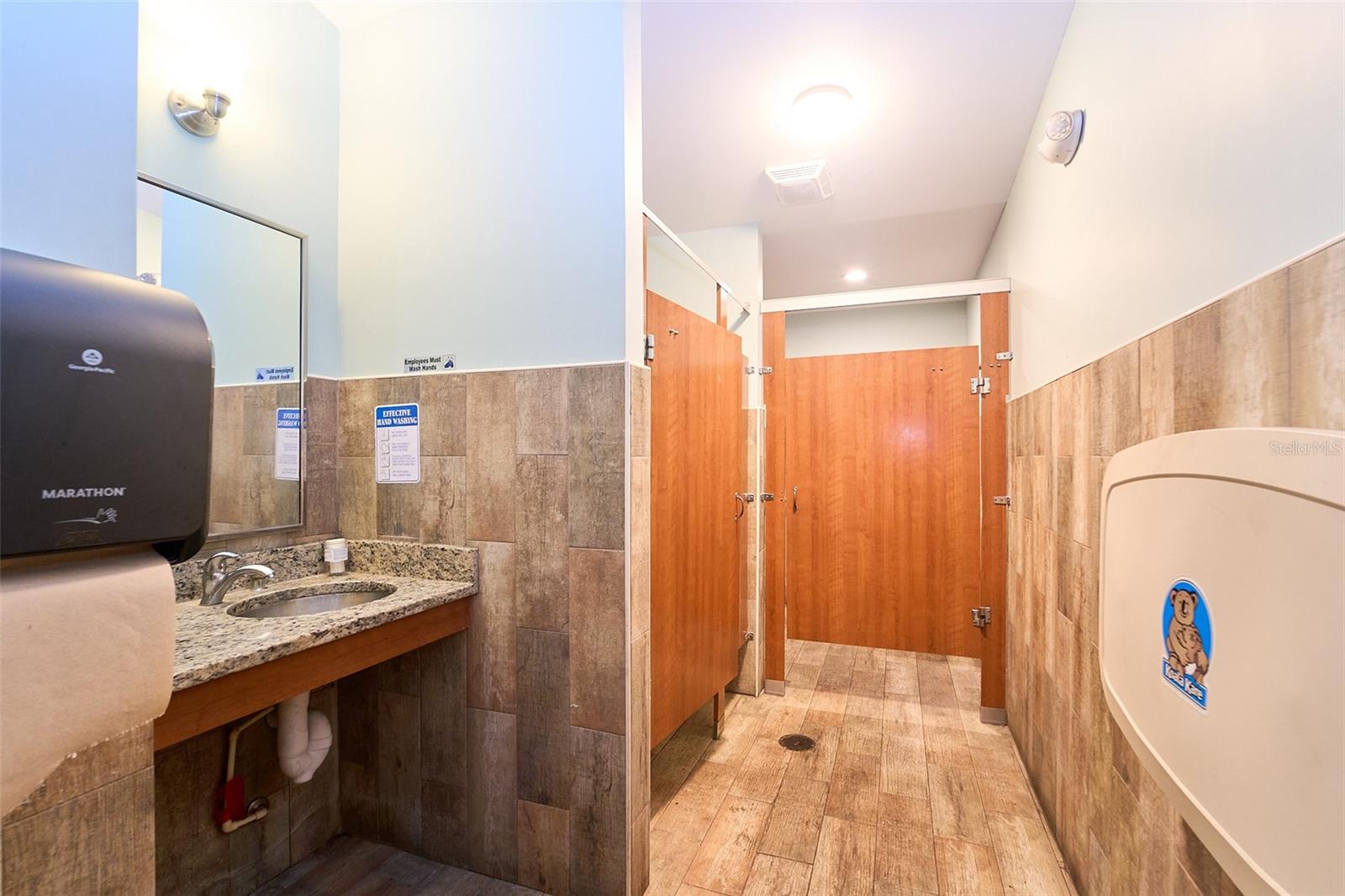 Image 16 of 33 For 704 Brandon Boulevard