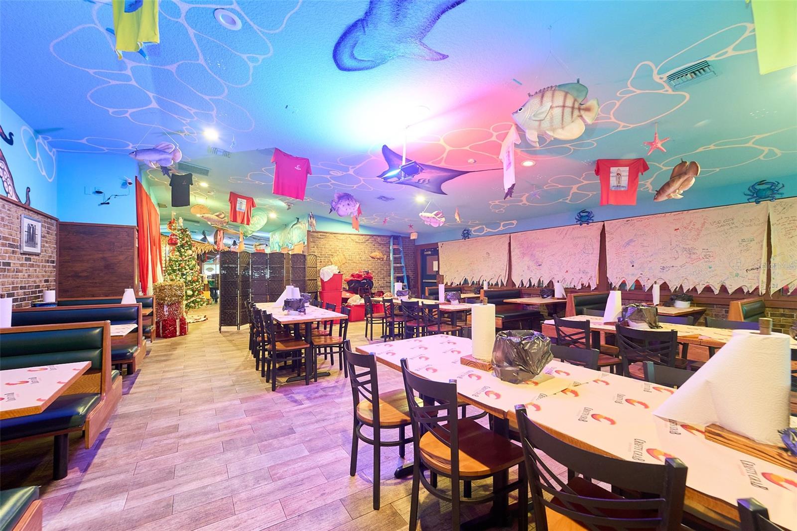 Image 21 of 33 For 704 Brandon Boulevard