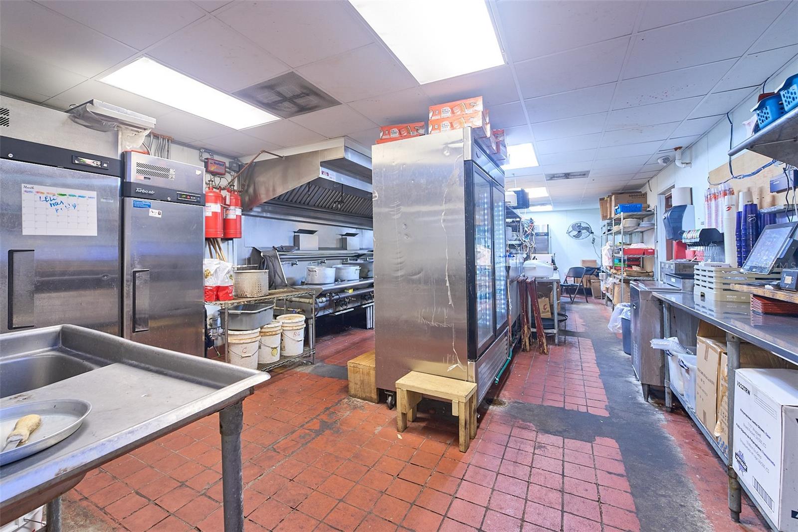 Image 26 of 33 For 704 Brandon Boulevard