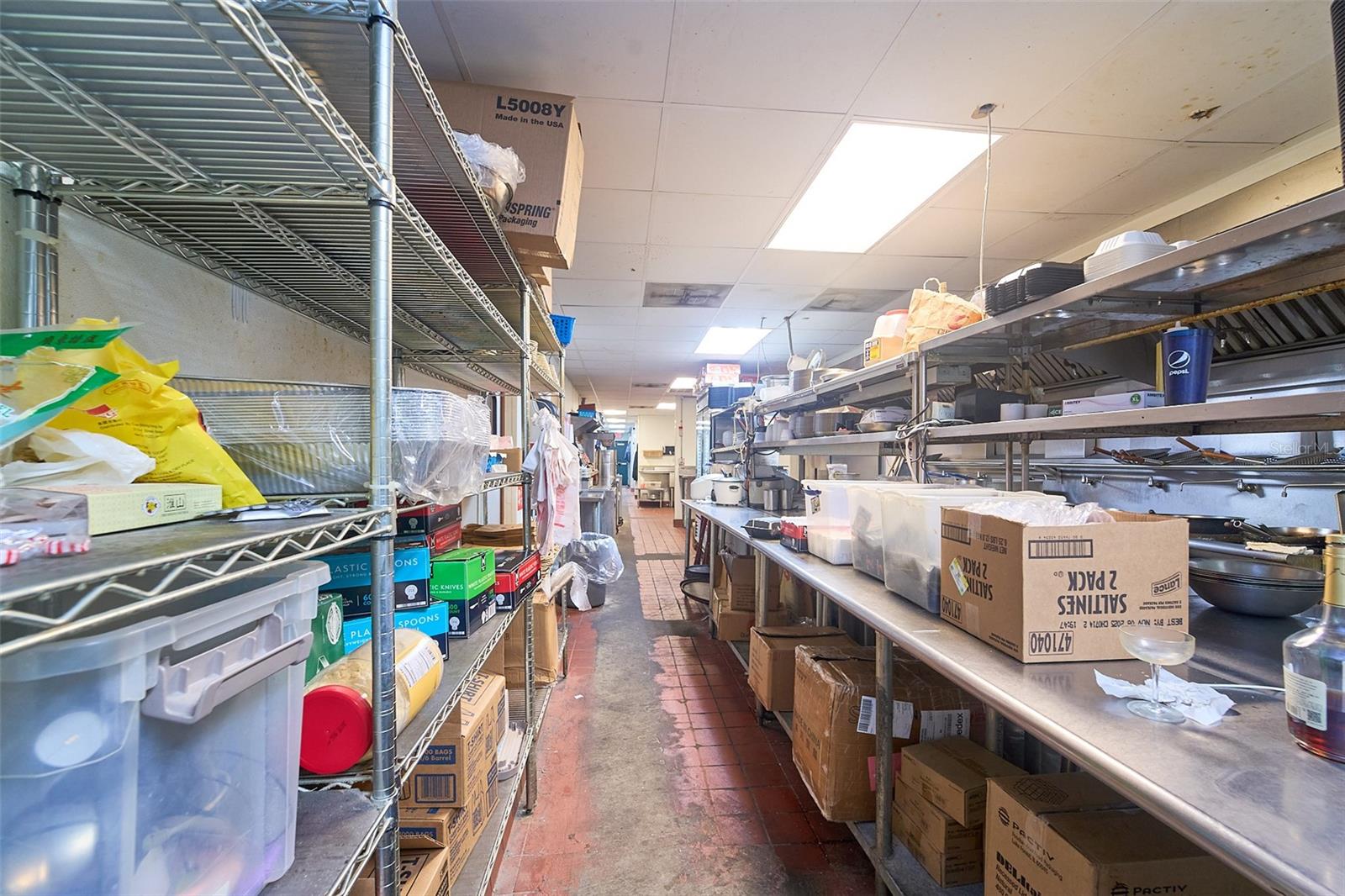 Image 28 of 33 For 704 Brandon Boulevard