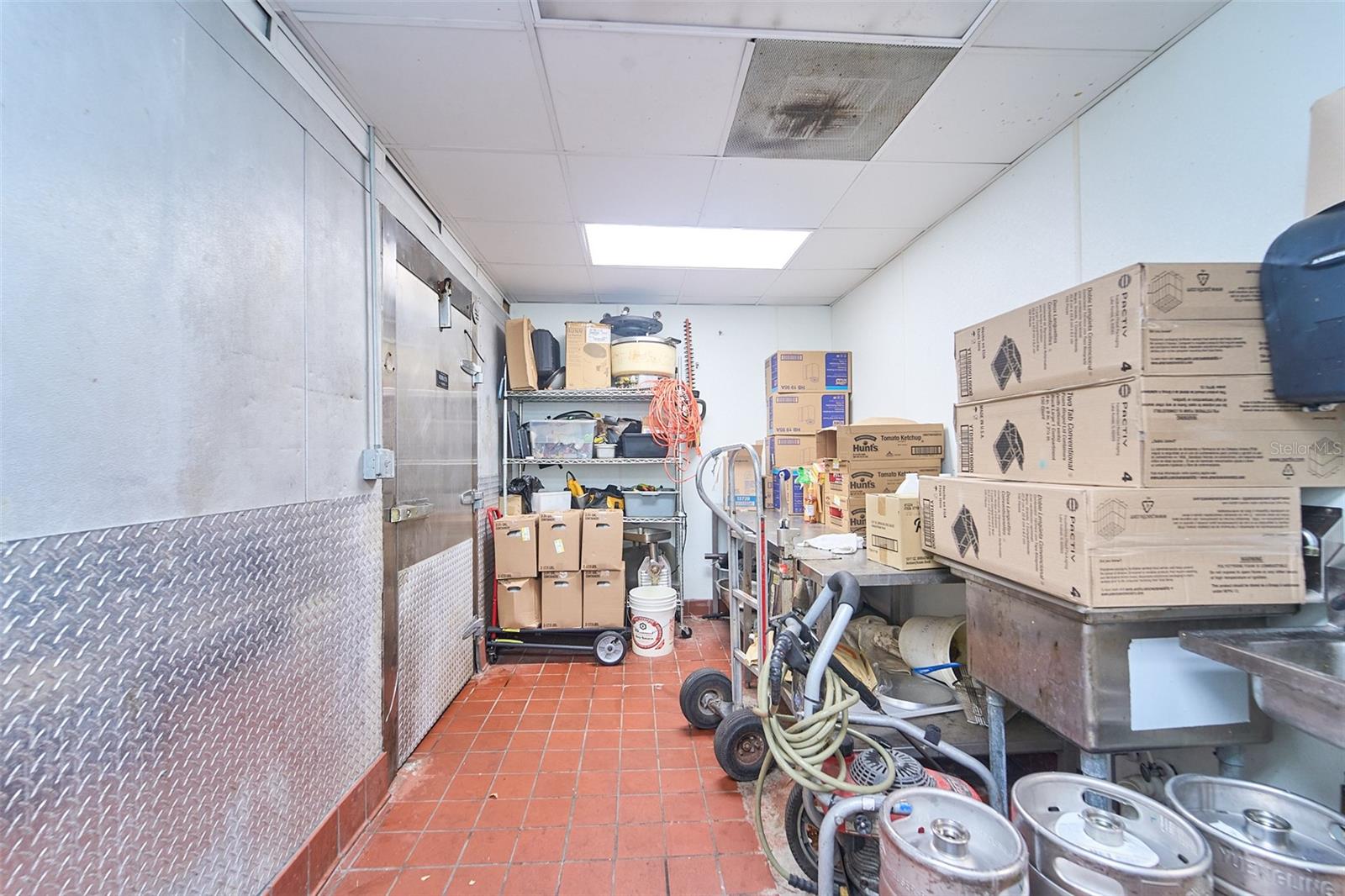 Image 31 of 33 For 704 Brandon Boulevard