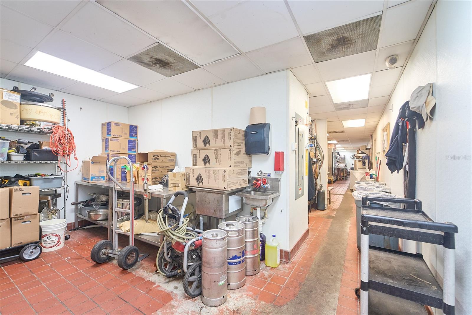 Image 32 of 33 For 704 Brandon Boulevard