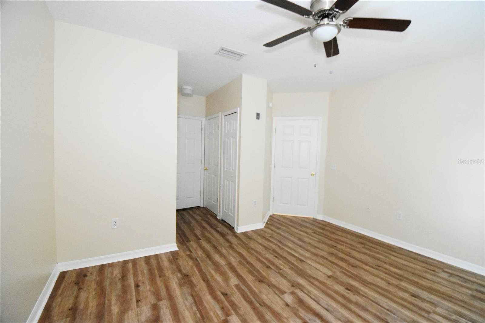 Image 21 of 36 For 9612 Seadale Court 201