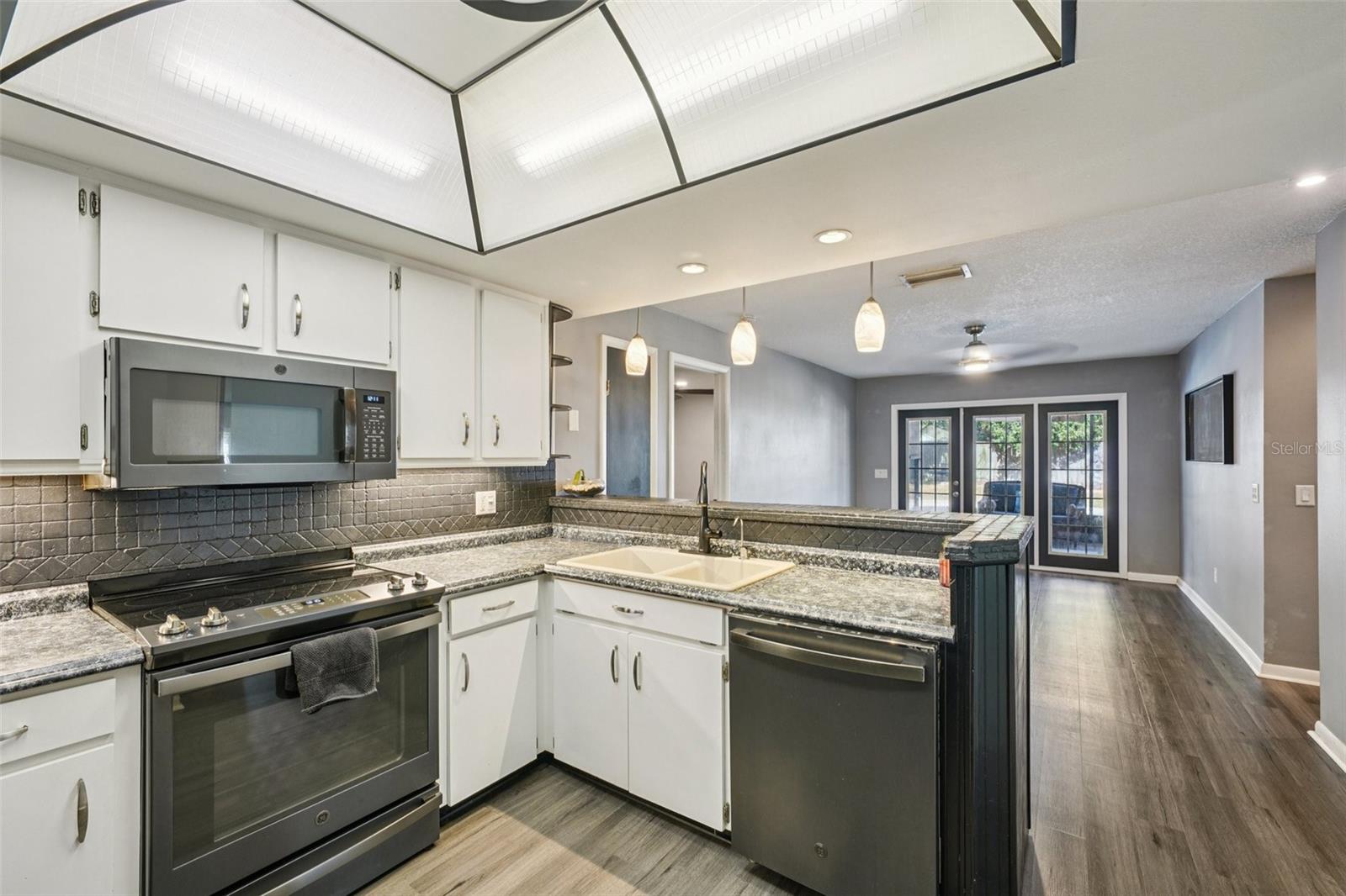 Image 6 of 26 For 2015 Ronald Circle