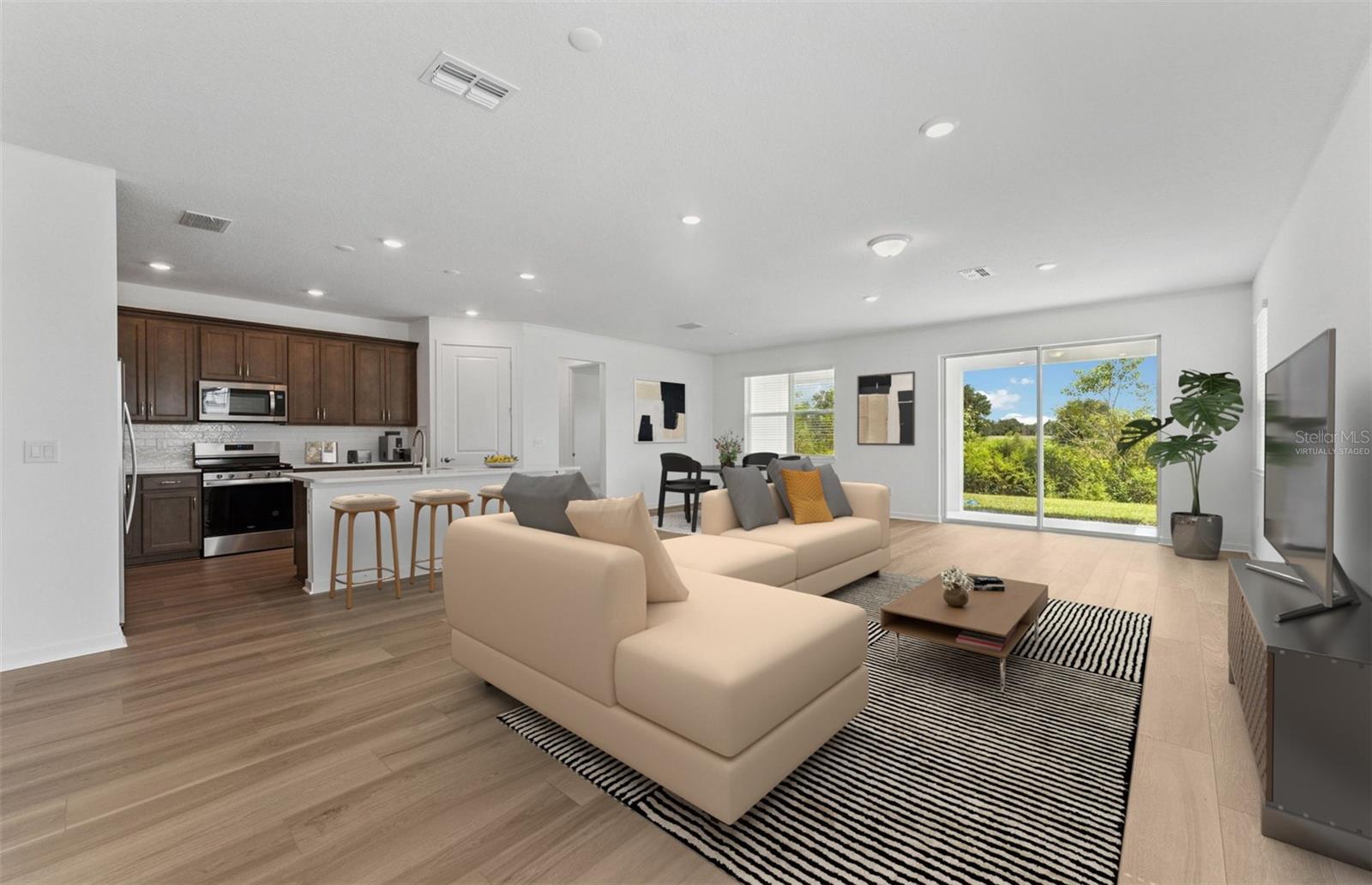 Image 2 of 24 For 37380 Clinch Circle