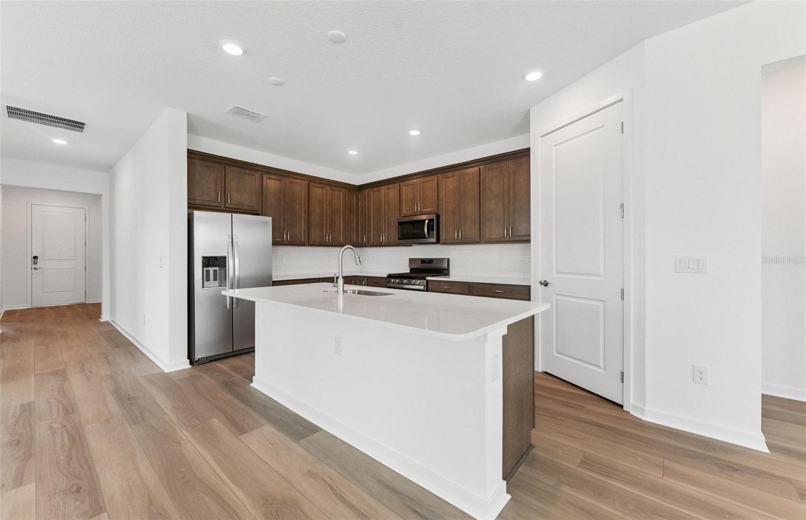 Image 3 of 24 For 37380 Clinch Circle