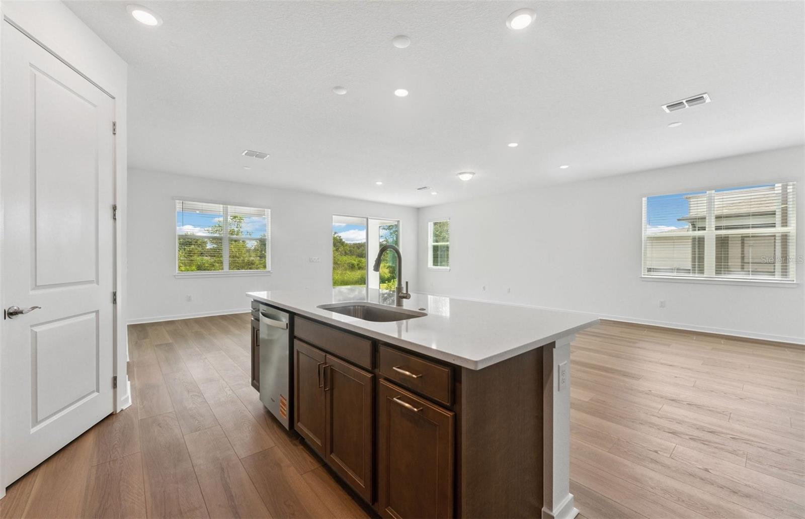 Image 4 of 24 For 37380 Clinch Circle