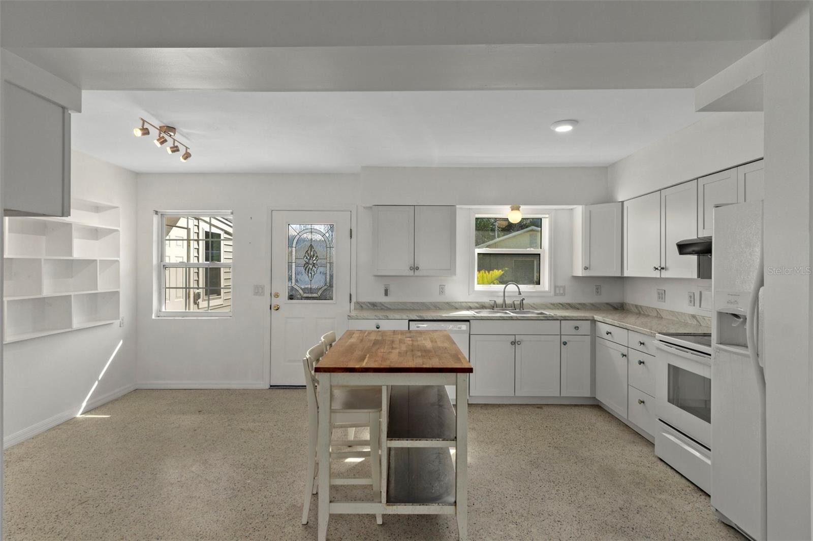 Image 6 of 35 For 9017 Petal Court