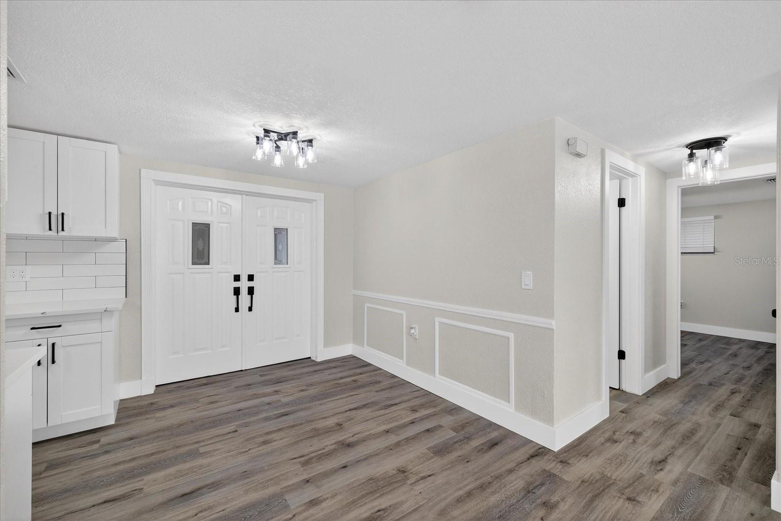 Image 10 of 52 For 5041 Moog Road