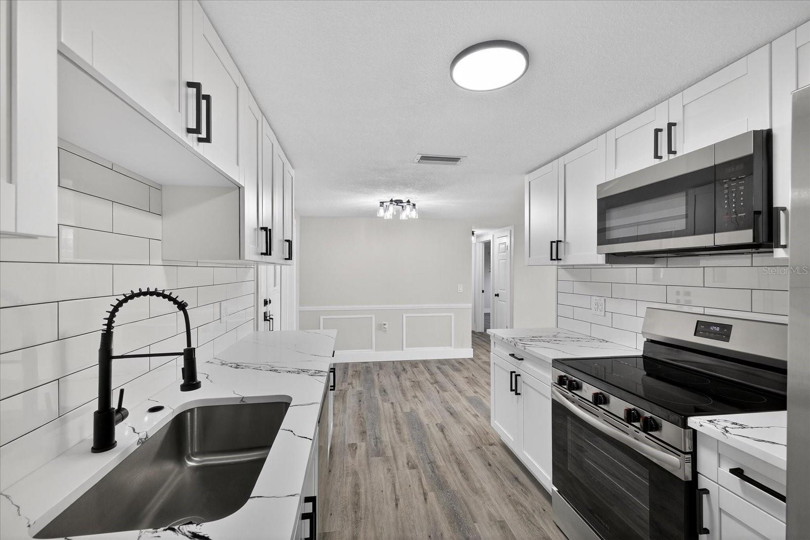 Image 13 of 52 For 5041 Moog Road