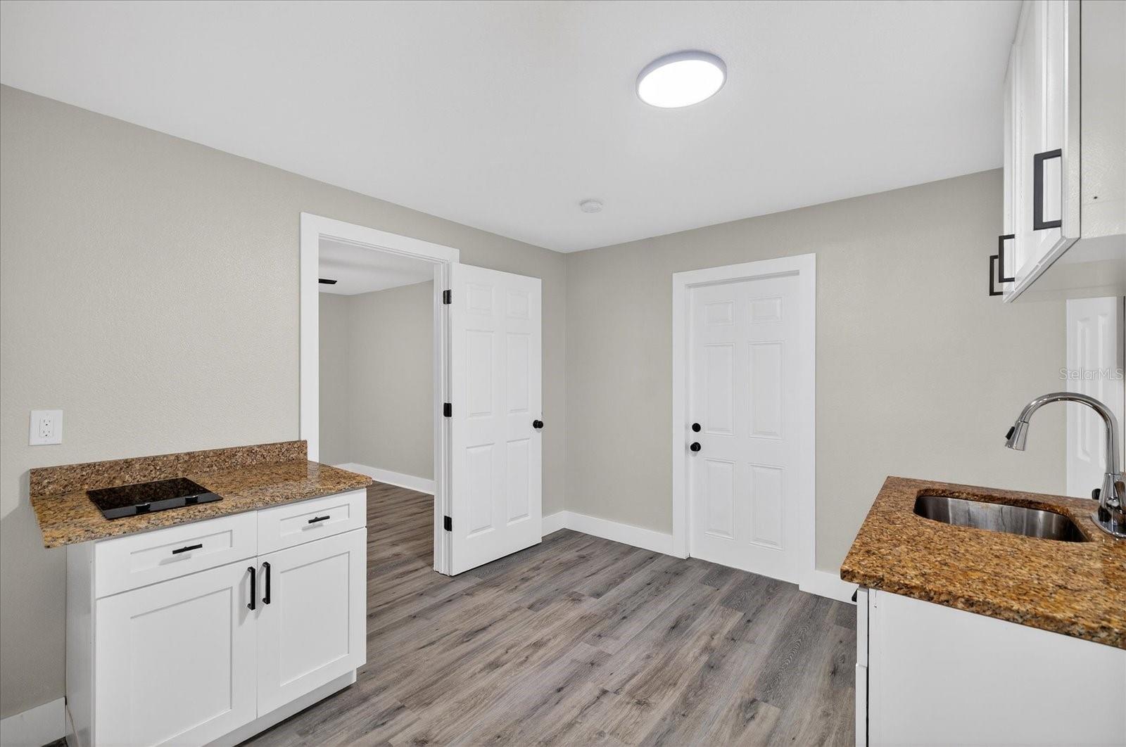 Image 14 of 52 For 5041 Moog Road