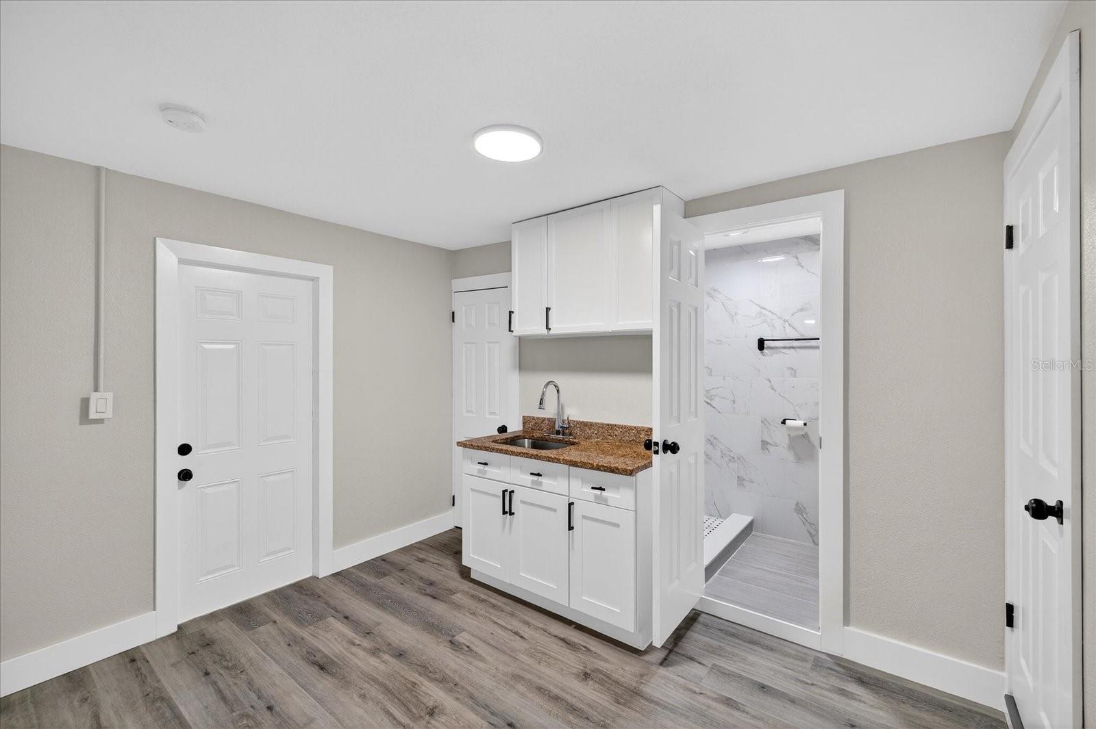 Image 16 of 52 For 5041 Moog Road