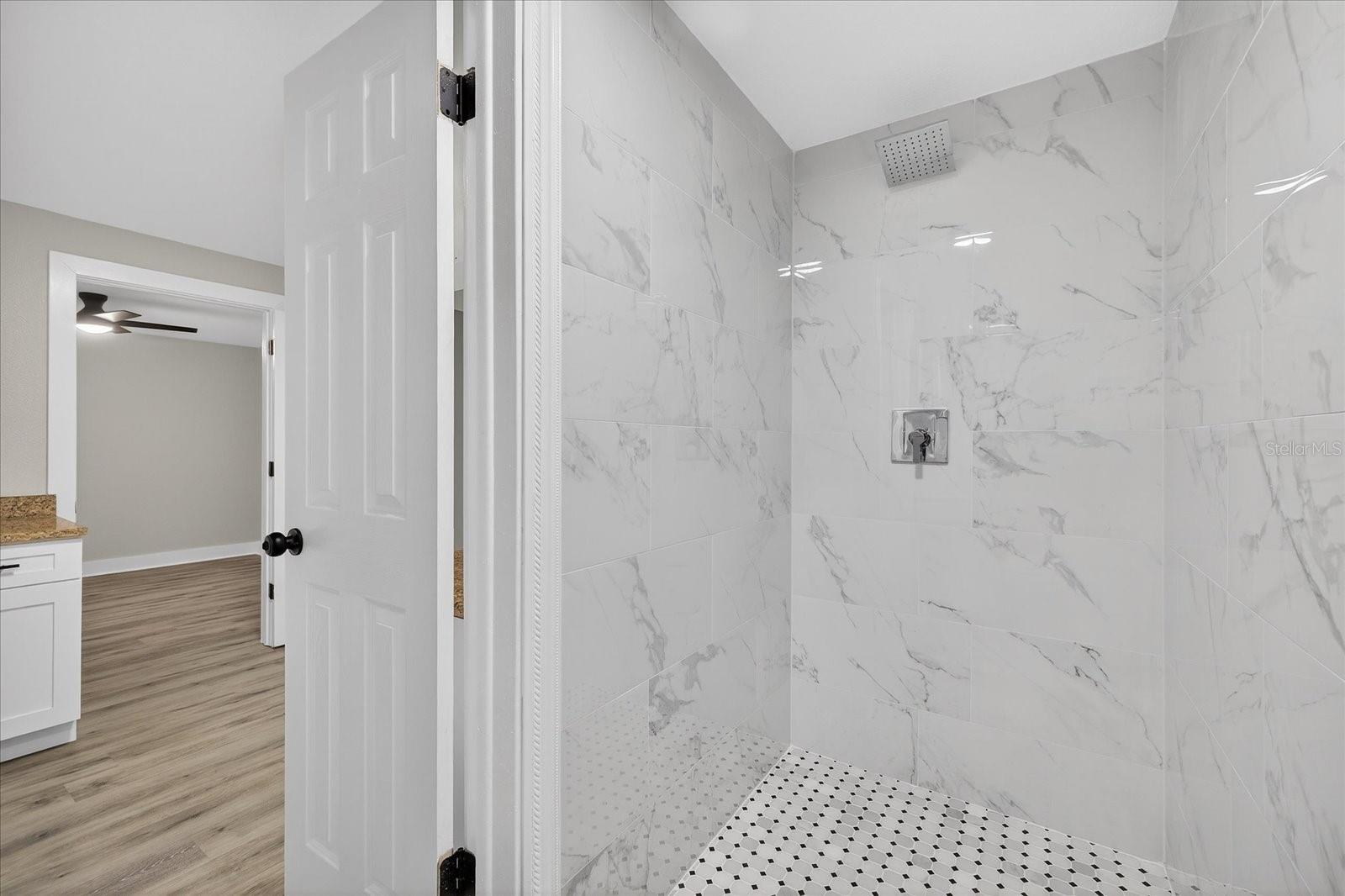 Image 17 of 52 For 5041 Moog Road