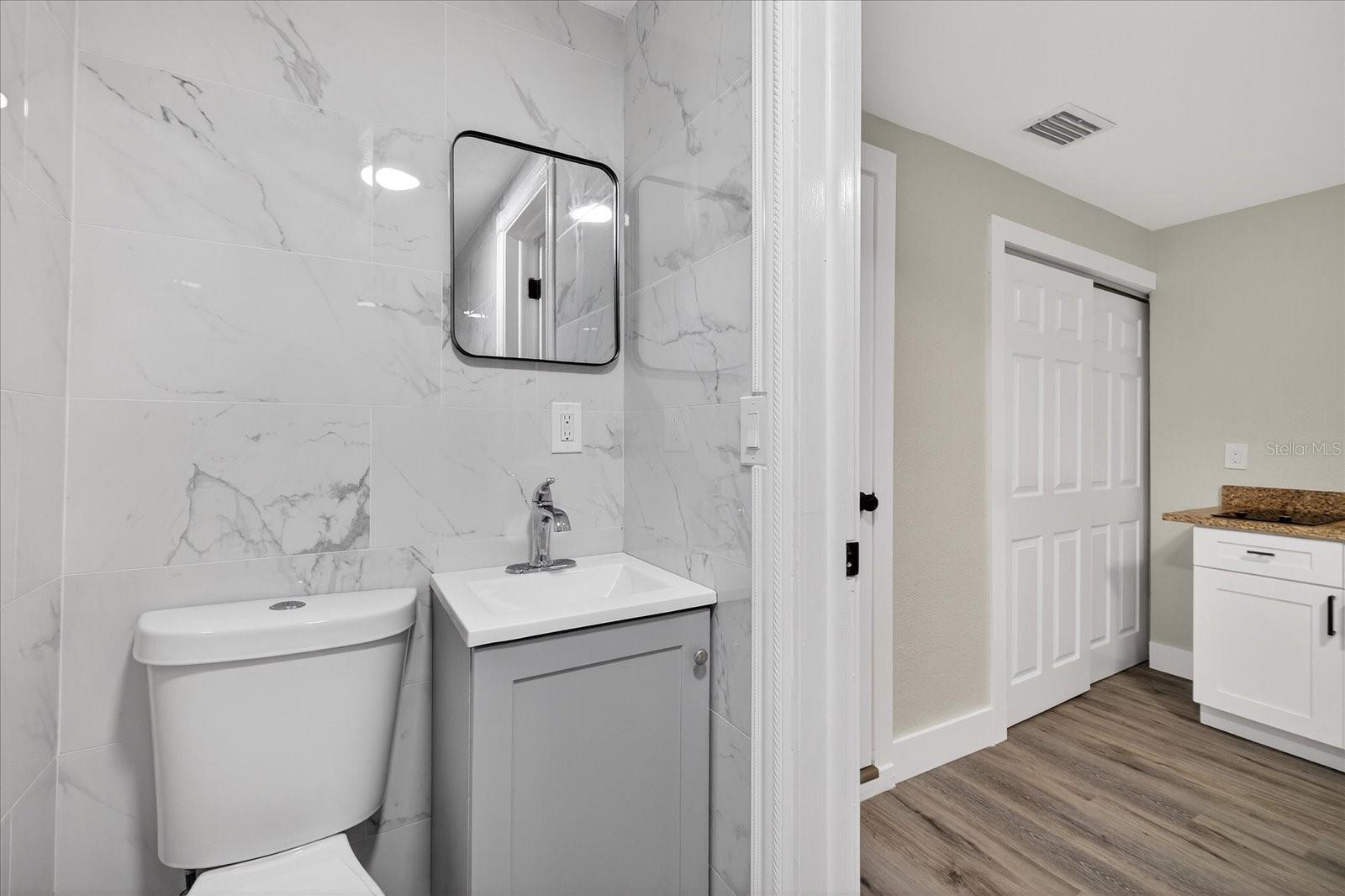 Image 18 of 52 For 5041 Moog Road