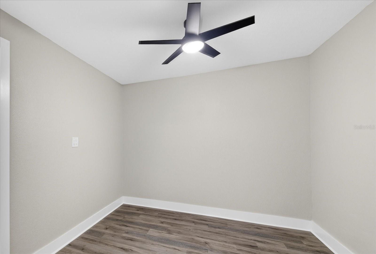 Image 19 of 52 For 5041 Moog Road