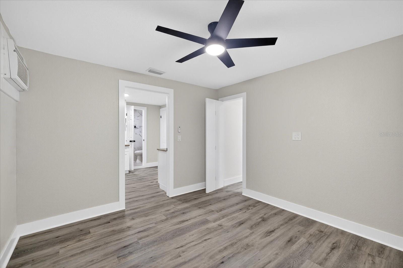 Image 21 of 52 For 5041 Moog Road