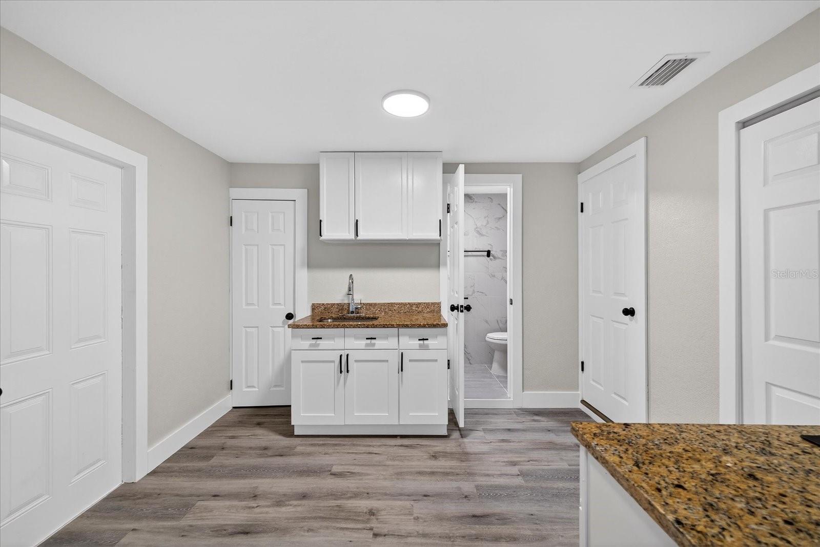 Image 22 of 52 For 5041 Moog Road