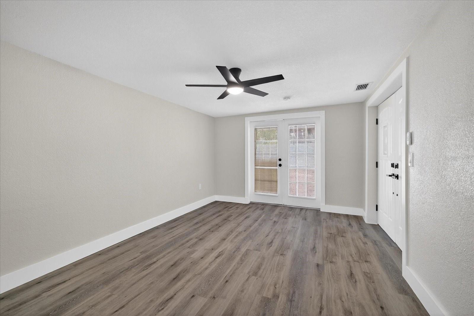 Image 30 of 52 For 5041 Moog Road