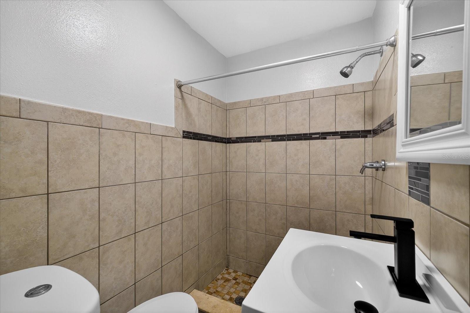 Image 34 of 52 For 5041 Moog Road