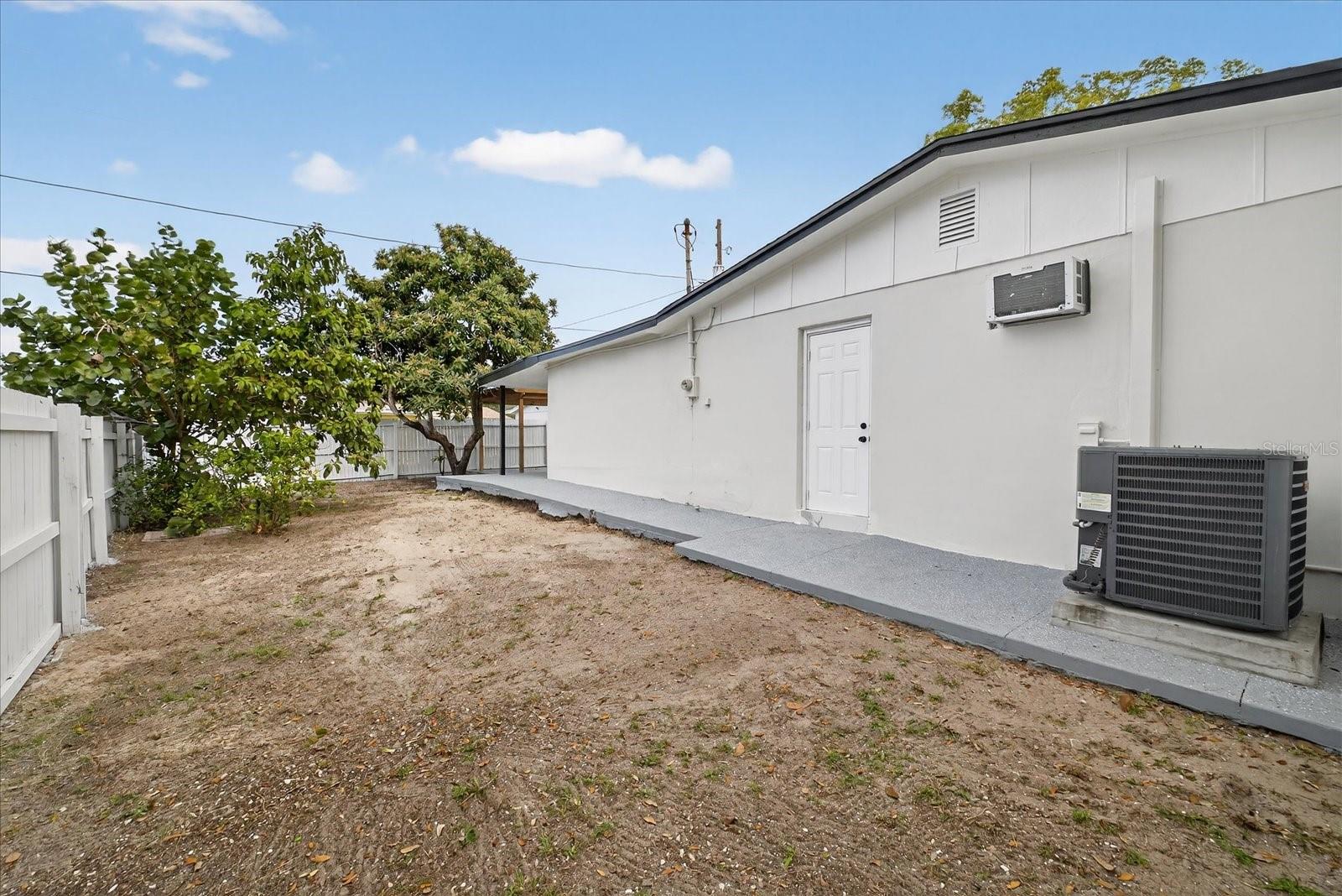 Image 38 of 52 For 5041 Moog Road