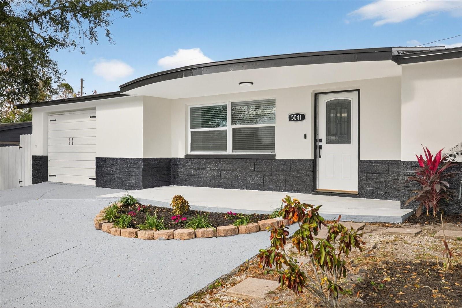 Image 5 of 52 For 5041 Moog Road