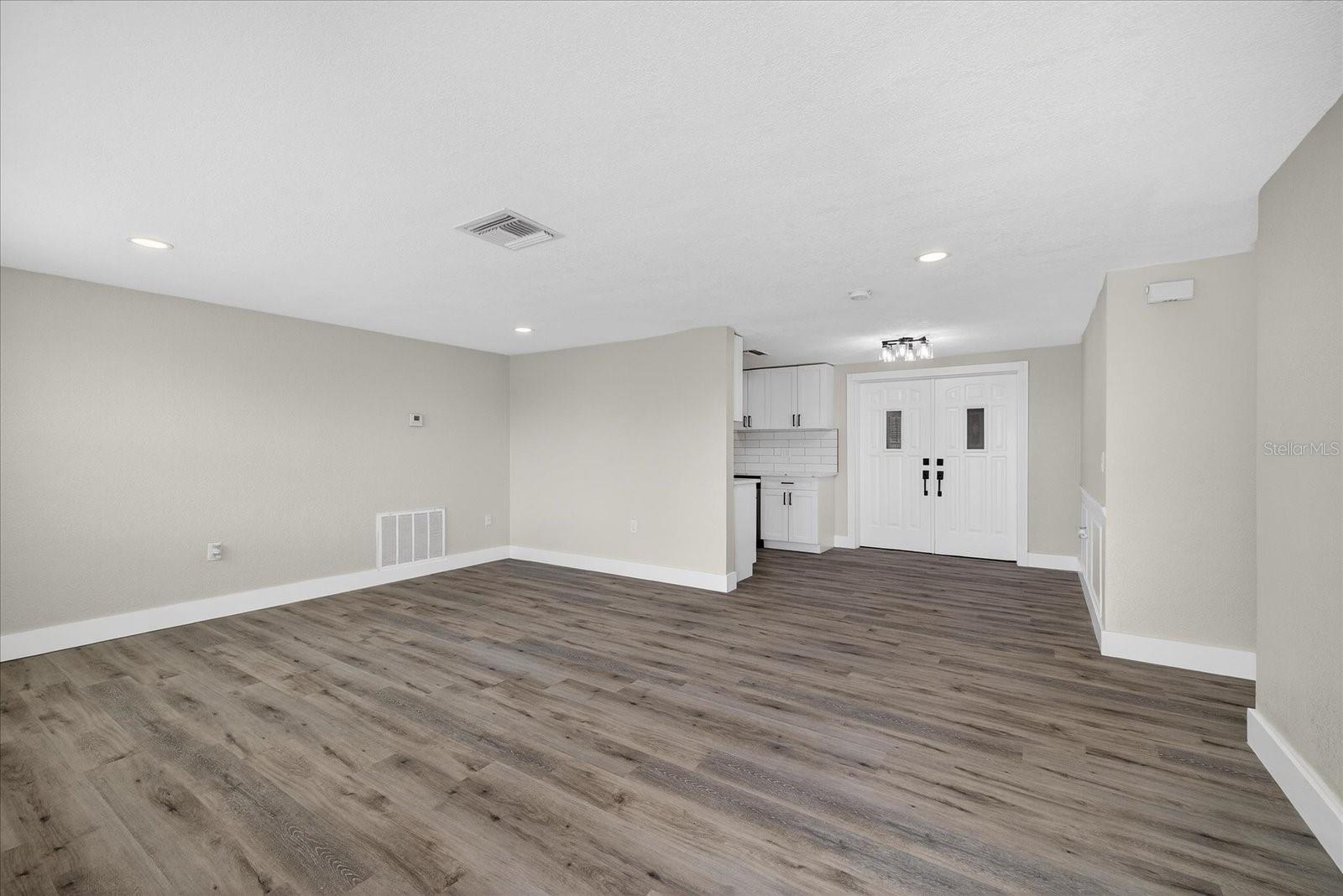 Image 6 of 52 For 5041 Moog Road