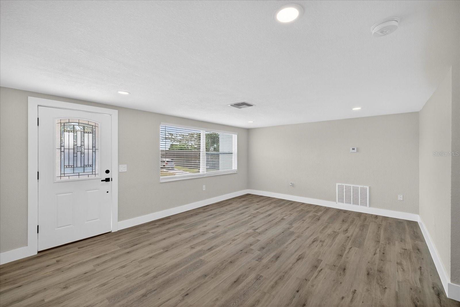 Image 7 of 52 For 5041 Moog Road